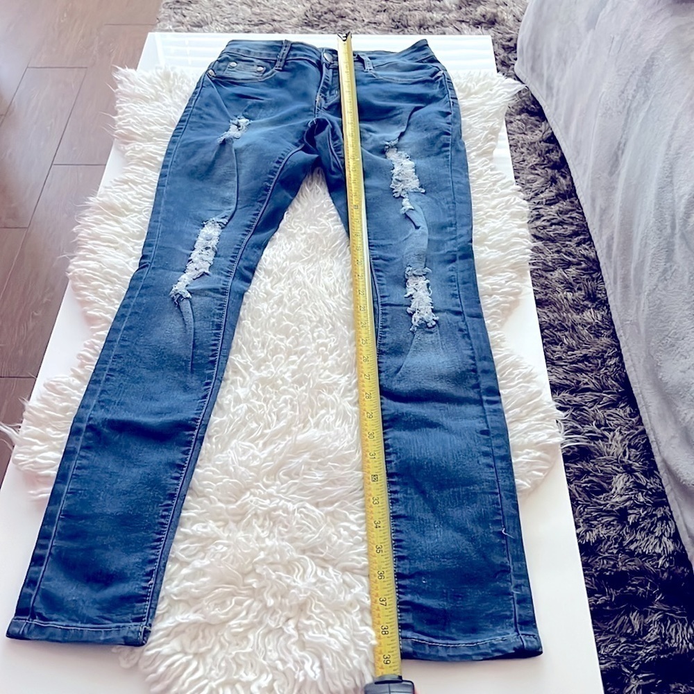 Bobโs Jeanโs Destroyed Skinny Denim, Sz 1/2๐๐๏ธ๐ Super flattering & Stretchyyyy - Picture 6 of 10